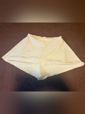 ALO Yoga Women's Butter Yellow Athletic Shorts